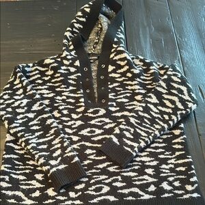 Rock & Republic Black and White Patterned Woman’s Sweater